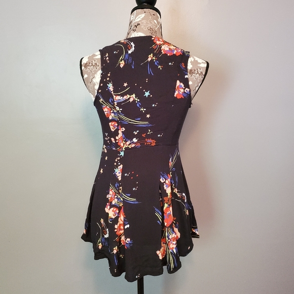 Free People black floral and star wrap top - Picture 5 of 6